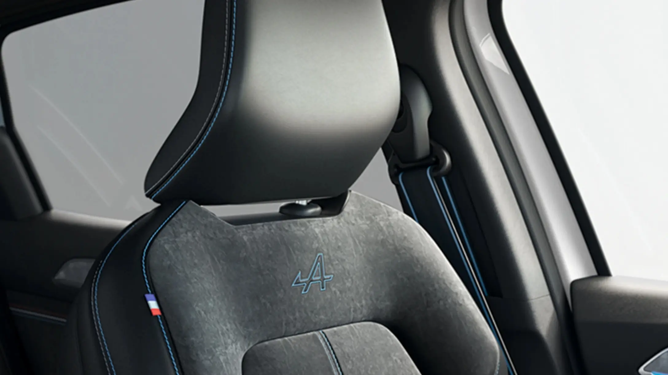 Guía sobre tipos de tapiz para autos y opciones de interior en modelos Renault Chile.