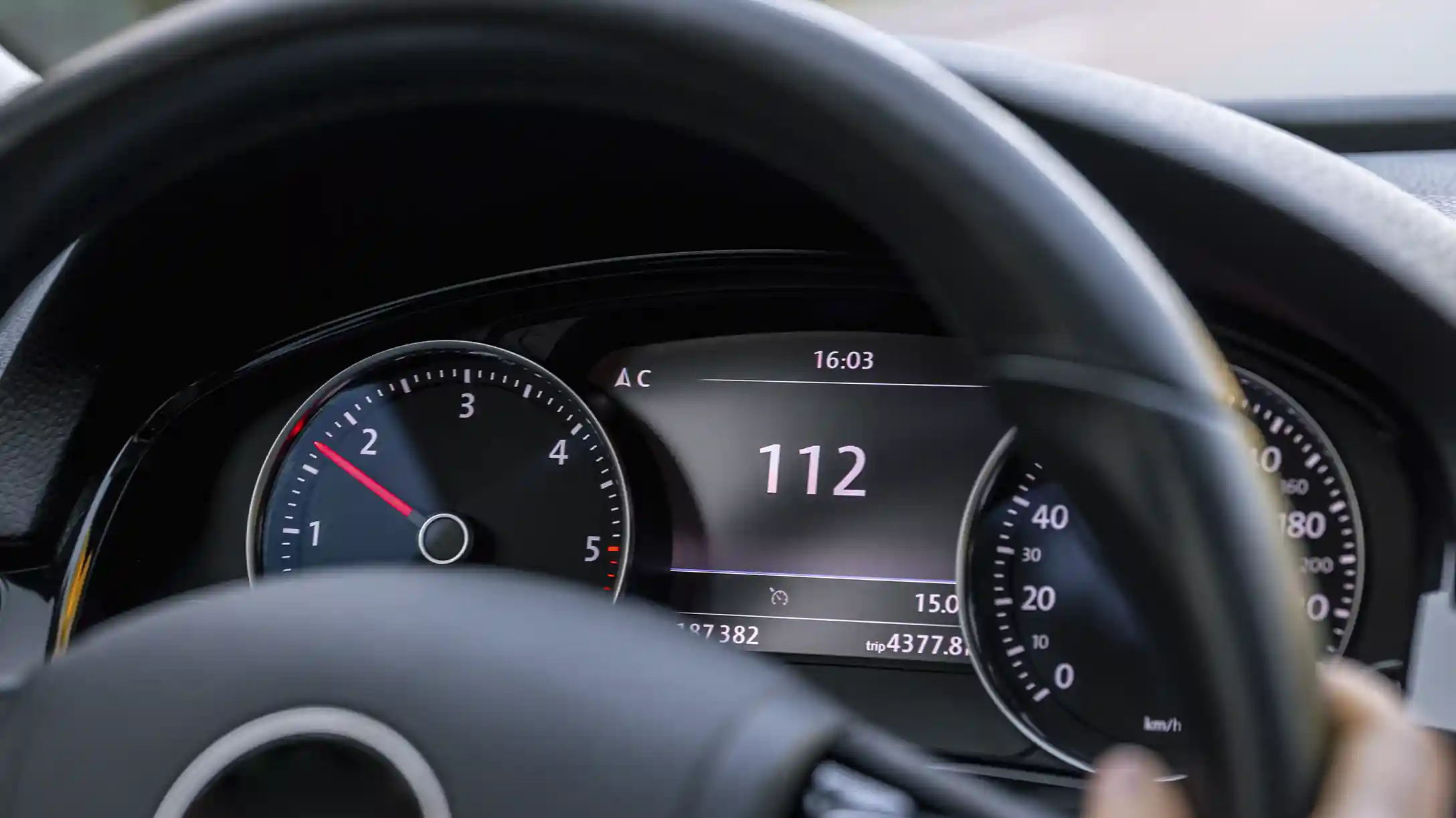 Vista de tacometro de vehiculo